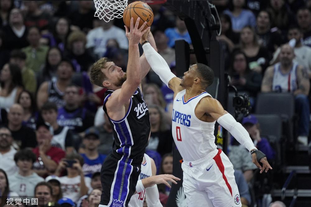 手游开启首 手游开启首